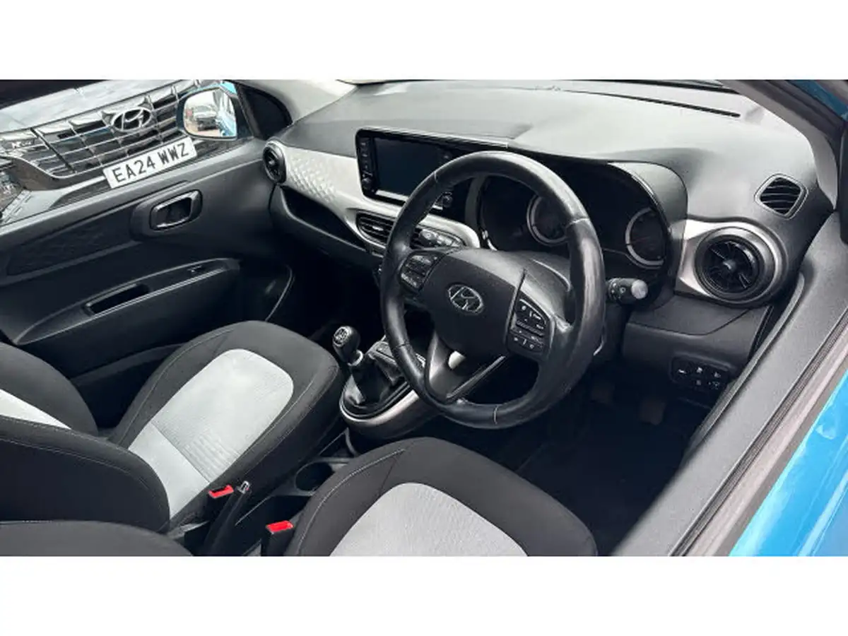2021-hyundai-i10-10-premium-big-10