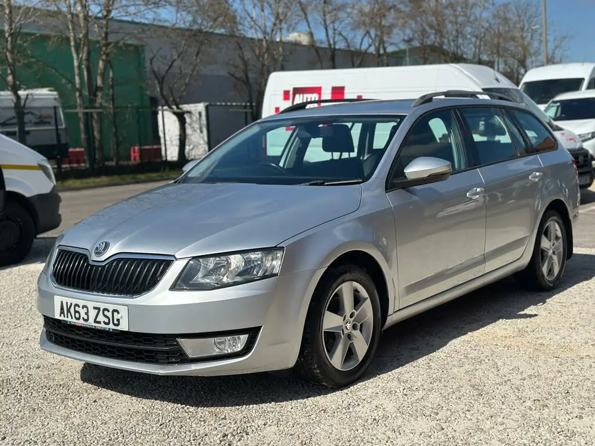 2014-skoda-octavia-16tdi-se-estate-big-2