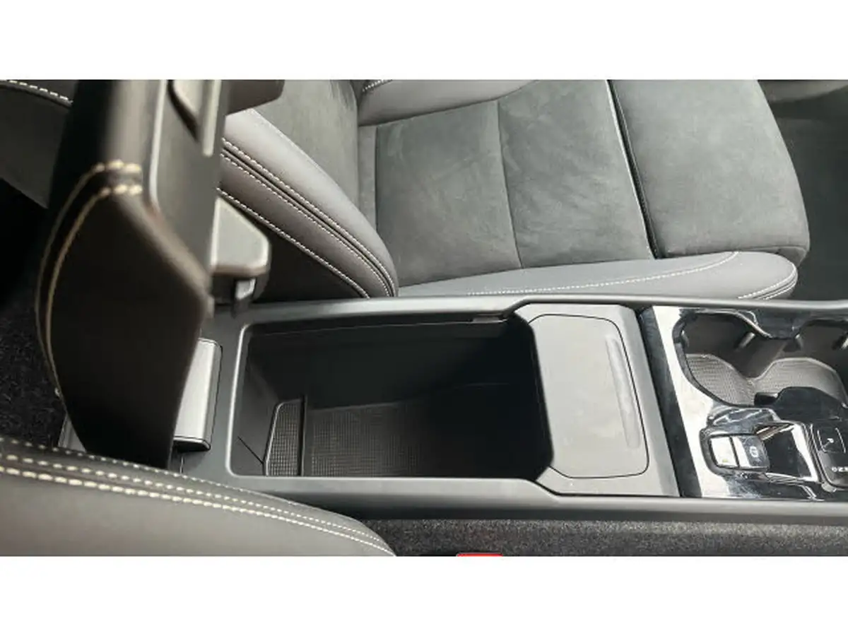 2024-volvo-xc40-20-b3-plus-big-38