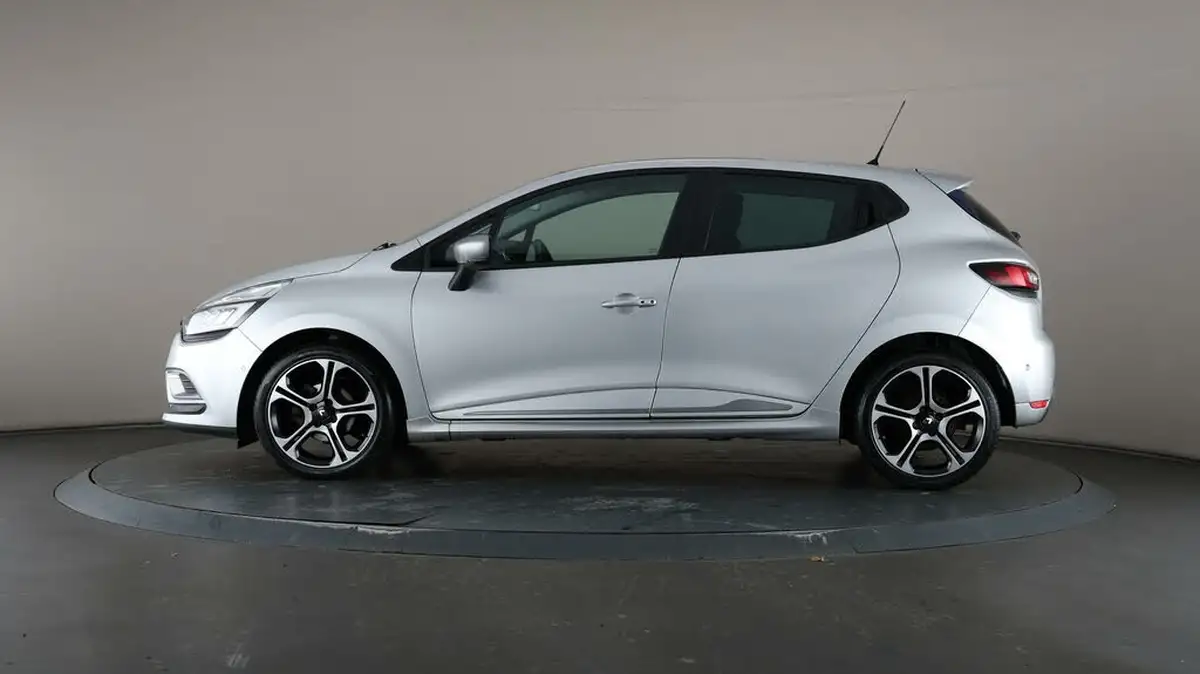 2018-renault-clio-15dci-signature-nav-90bhp-big-36