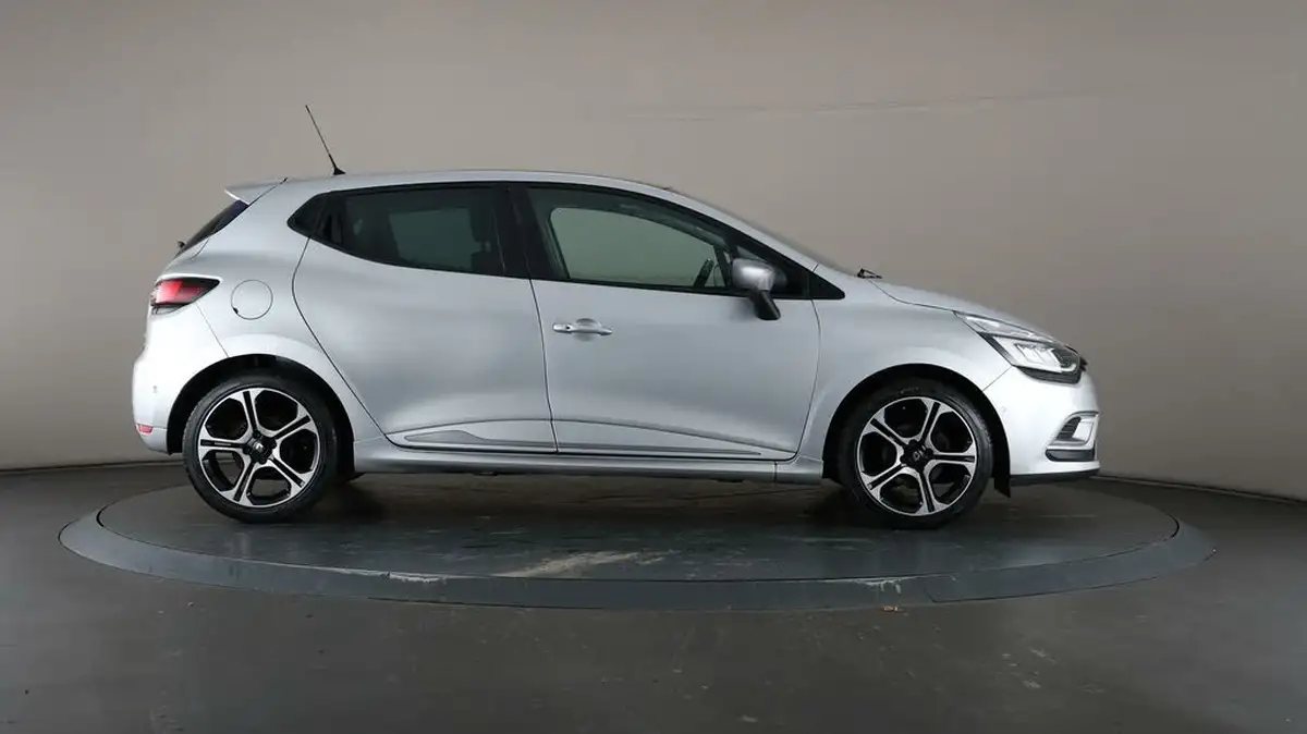 2018-renault-clio-15dci-signature-nav-90bhp-big-60