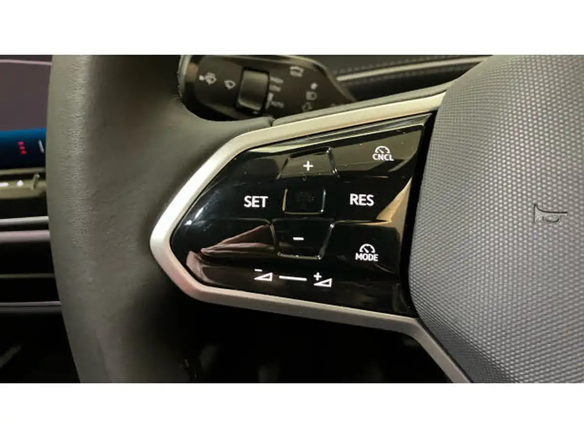 2025-volkswagen-id7-e-pro-match-interior-pack-tourer-big-16