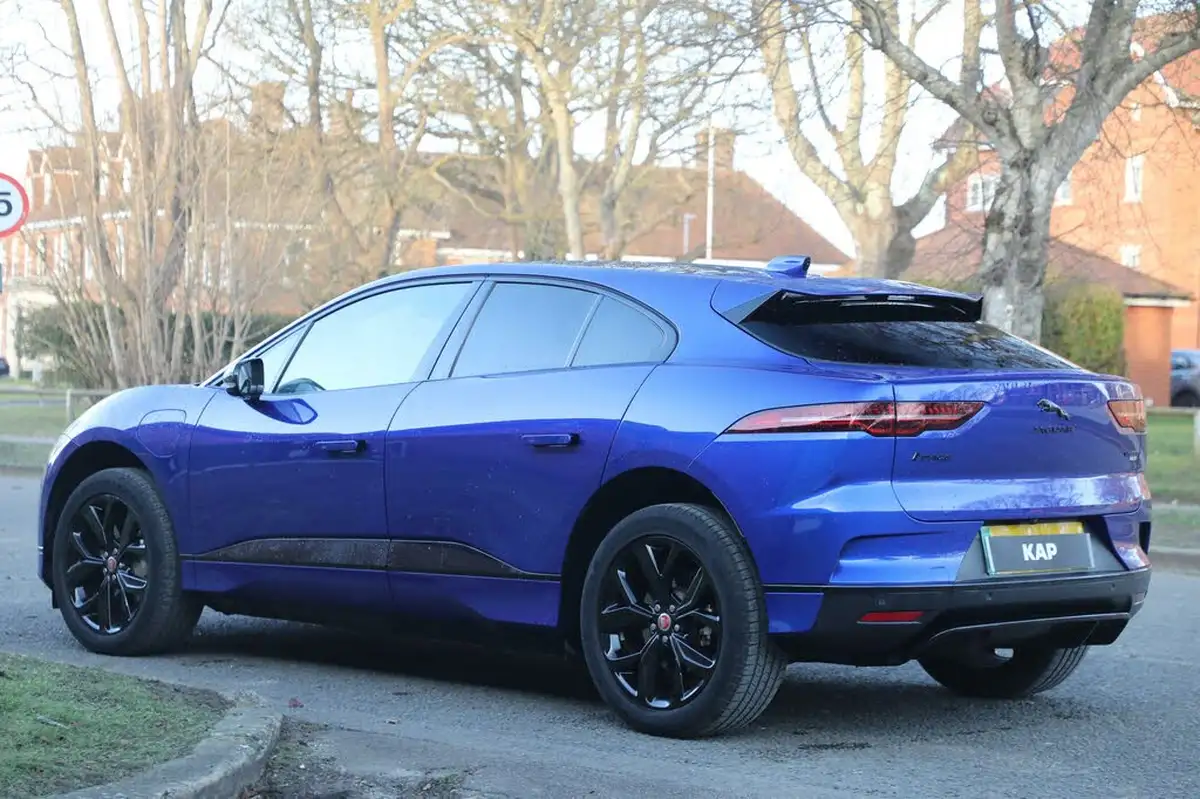 2022-jaguar-i-pace-ev400-hse-black-big-8