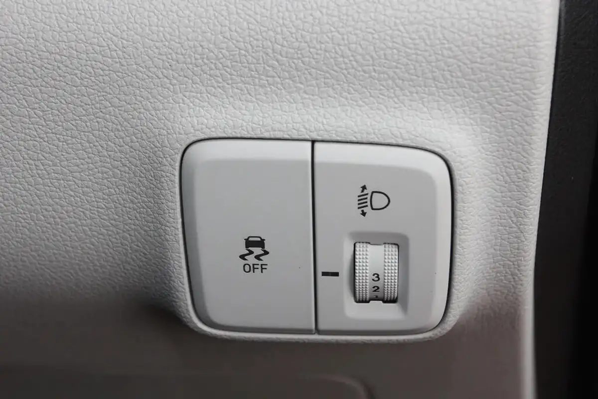 2024-hyundai-i10-10-premium-63ps-auto-big-27