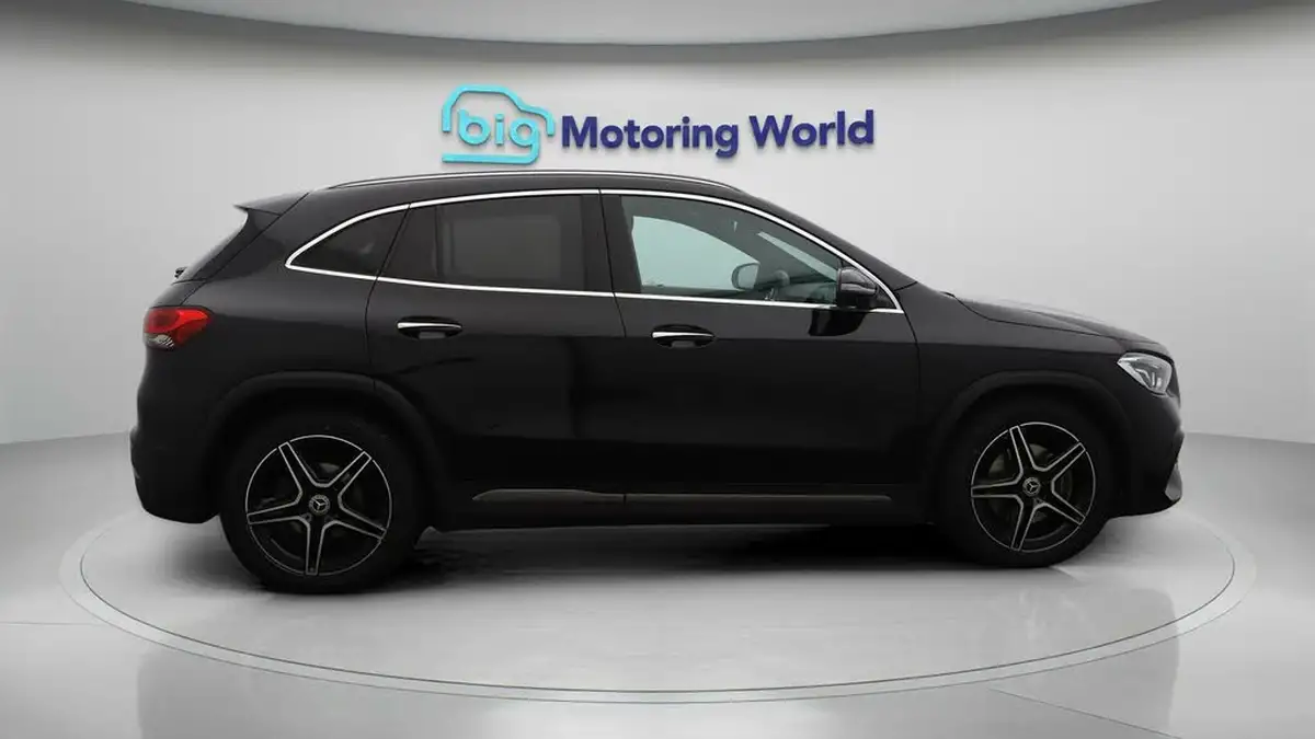 2023-mercedes-benz-gla-class-13-gla-200-amg-line-premium-station-wagon-big-8