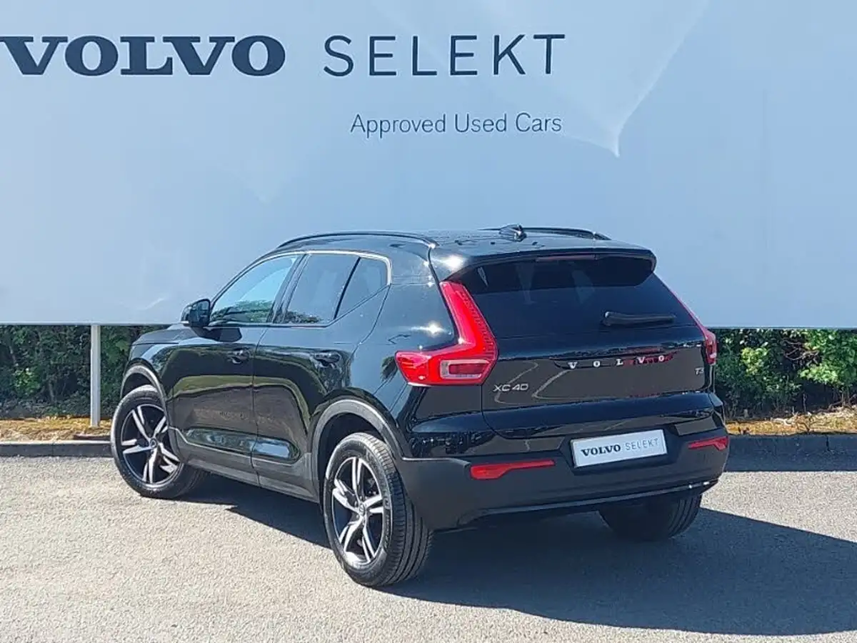 2020-volvo-xc40-15-t3-r-design-big-1