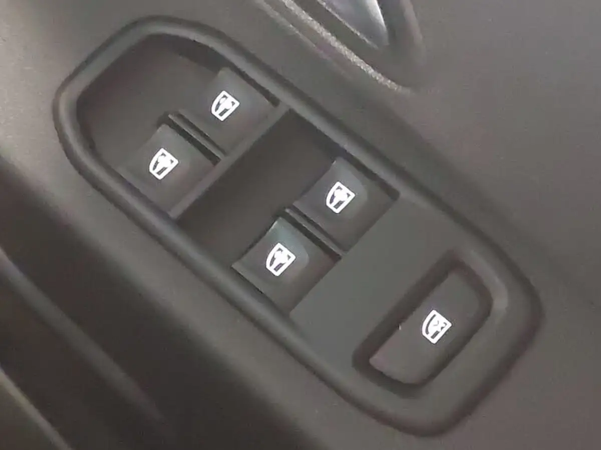 2022-dacia-duster-10-tce-comfort-90hpeu6d-4x2-window-van-big-17