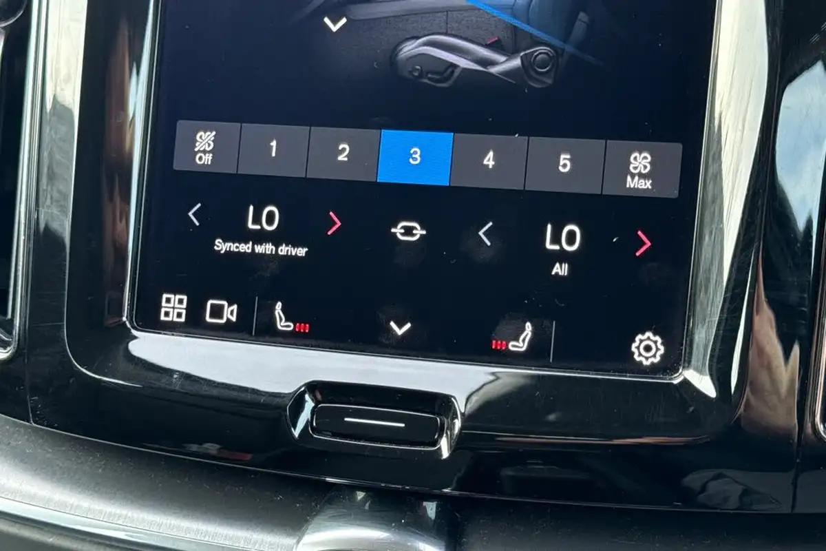 2021-volvo-xc60-20td-b4-momentum-awd-big-21