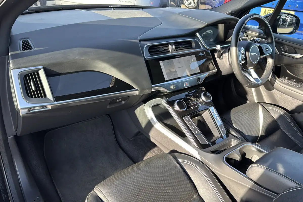 2021-jaguar-i-pace-ev400-black-big-10