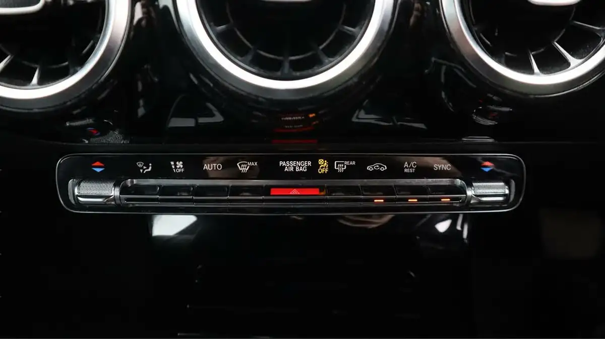 2018-mercedes-benz-a-class-15d-a180d-sport-116ps-executivess-hatchback-5d-7g-dct-big-12