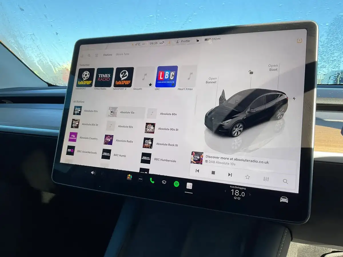 2022-tesla-model-y-e-long-range-big-31