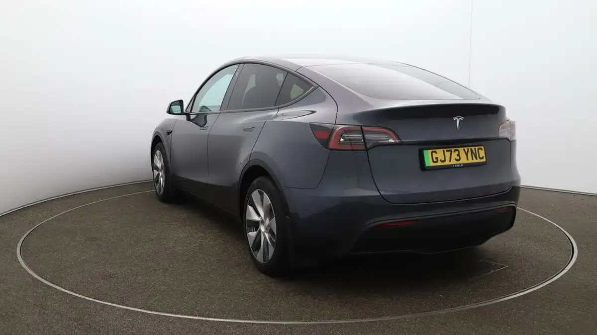 2023-tesla-model-y-e-rwd-big-52