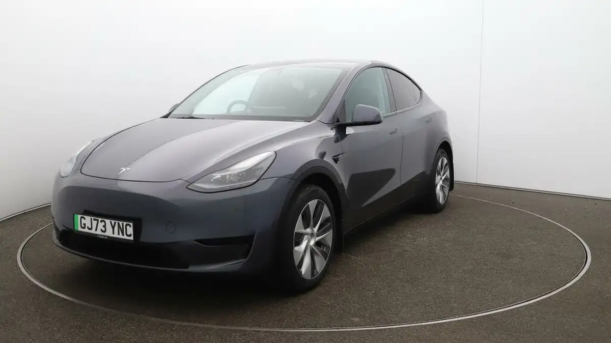 2023-tesla-model-y-e-rwd-big-28