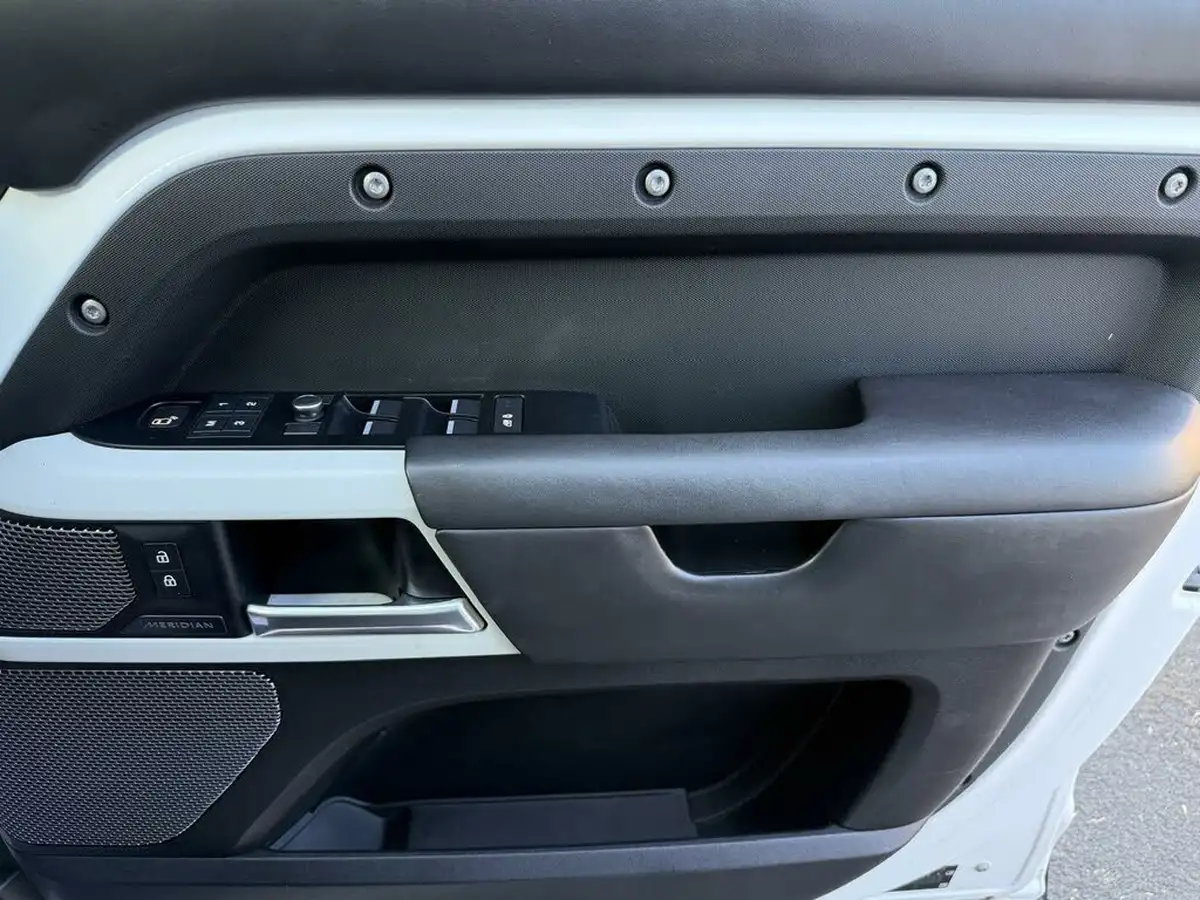 2021-land-rover-110-defender-30-d250-hse-big-21