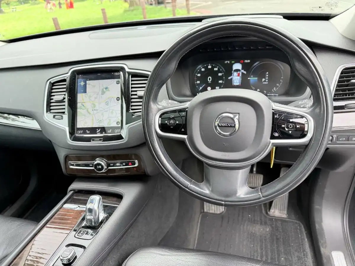2017-volvo-xc90-20-t8-momentum-momentum-hybrid-auto-big-26