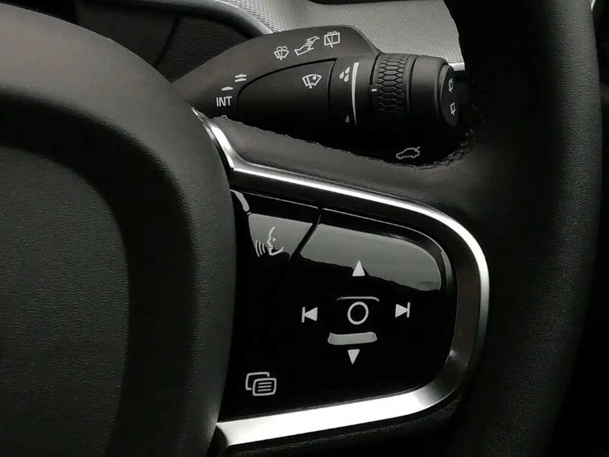 2023-volvo-xc60-20-b5-plus-big-18