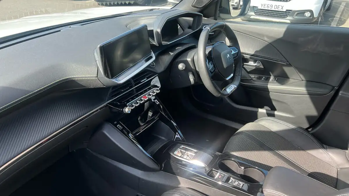 2022-peugeot-2008-suv-e-gt-big-11