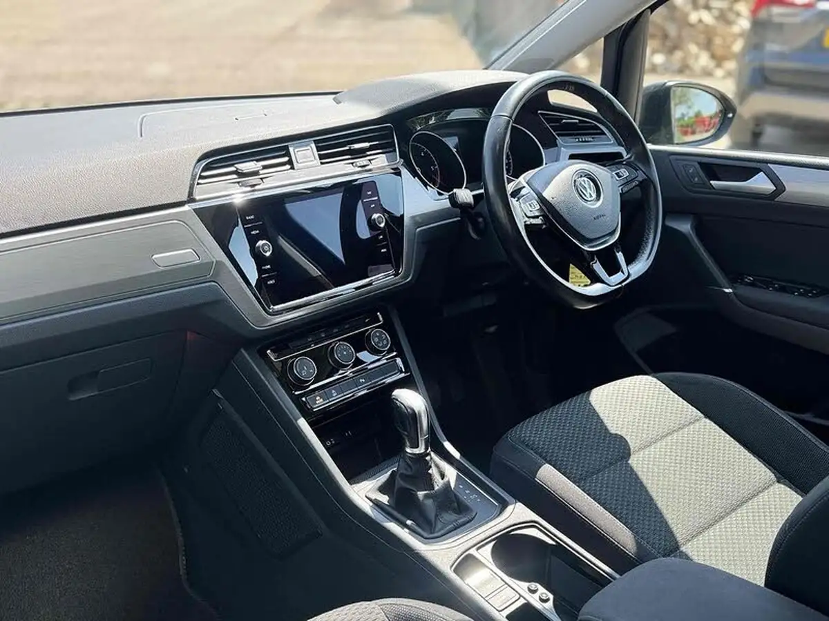 2018-volkswagen-touran-20tdi-se-family-dsg-big-16