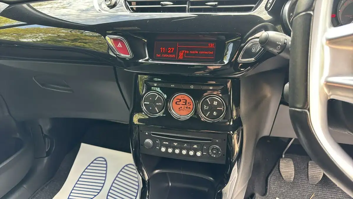 2015-citroen-ds3-12-dstyle-plus-big-70