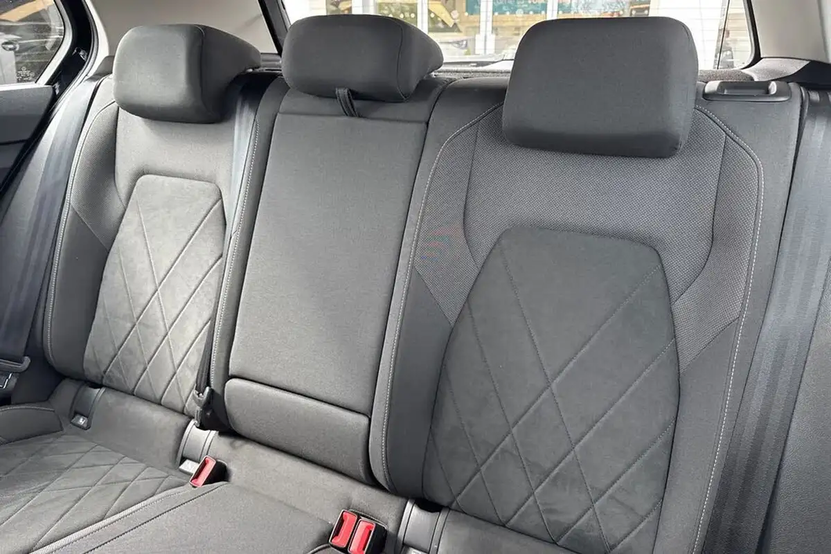 2022-volkswagen-golf-15-etsi-style-150ps-hatchback-big-18