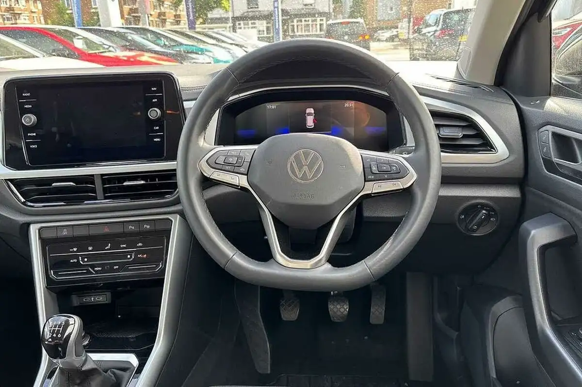 2024-volkswagen-t-roc-10-tsi-life-110ps-big-13