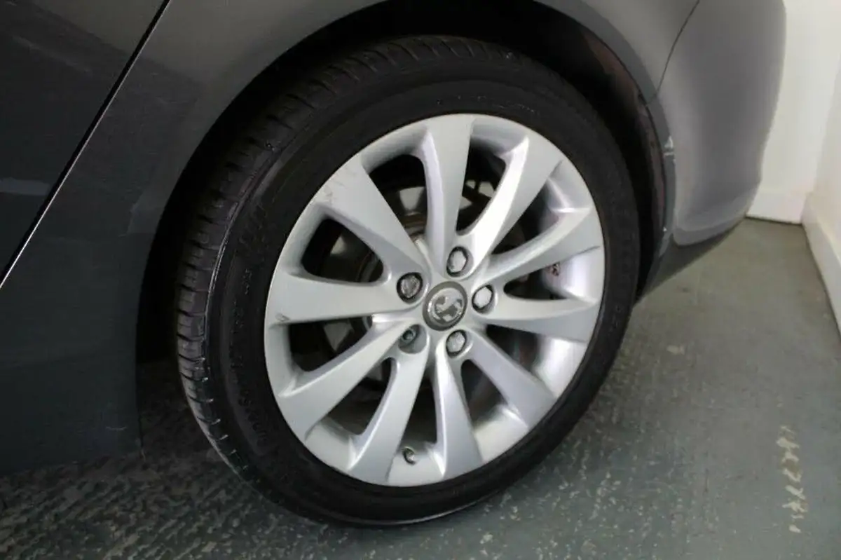 2015-vauxhall-insignia-20cdti-elite-nav-ecoflex-ss-hatchback-5d-big-57