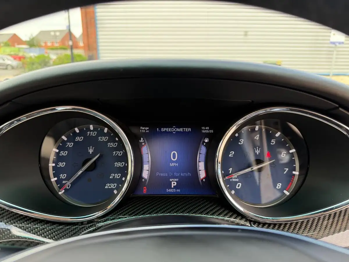 2015-maserati-quattroporte-38-gts-big-45