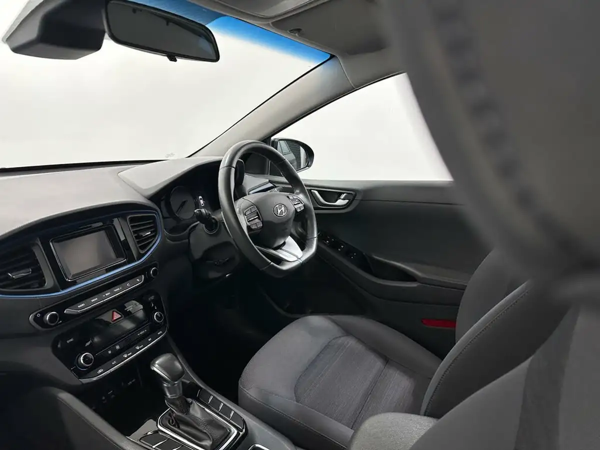 2018-hyundai-ioniq-16-gdi-se-hybrid-big-24