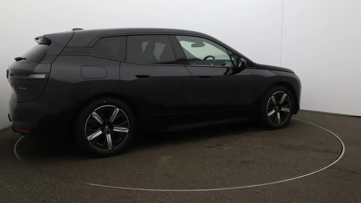 2022-bmw-ix-e-xdrive-40-m-sport-big-50
