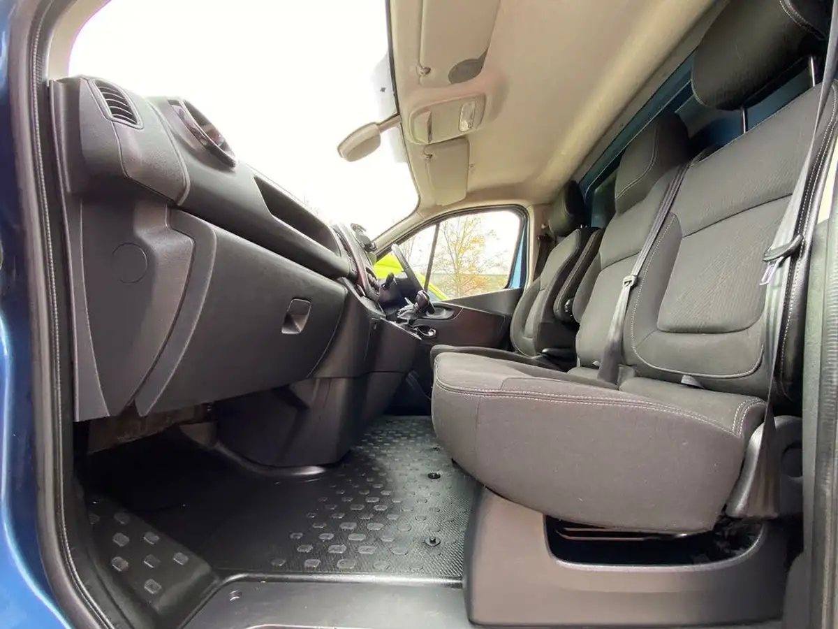 2021-renault-trafic-20dci-sl28-energy-120-sport-non-nav-big-46