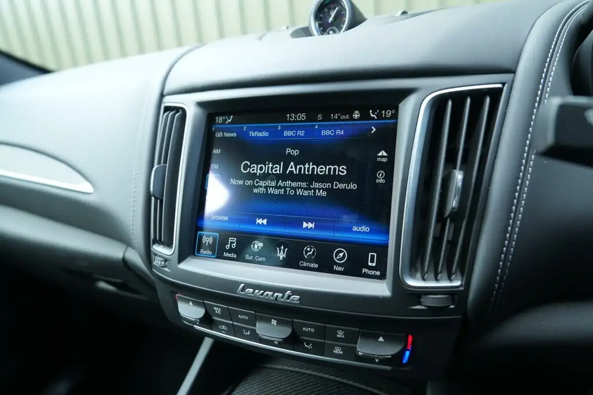 2019-maserati-levante-30-gransport-nerissimo-pack-ss-big-50