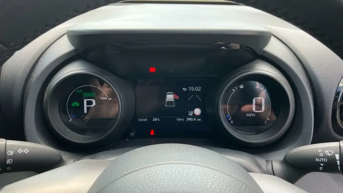 2021-toyota-yaris-15-vvt-i-design-big-8