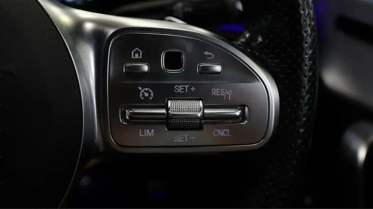 2021-mercedes-benz-a-class-13-a250e-amg-line-edition-saloon-4d-big-22