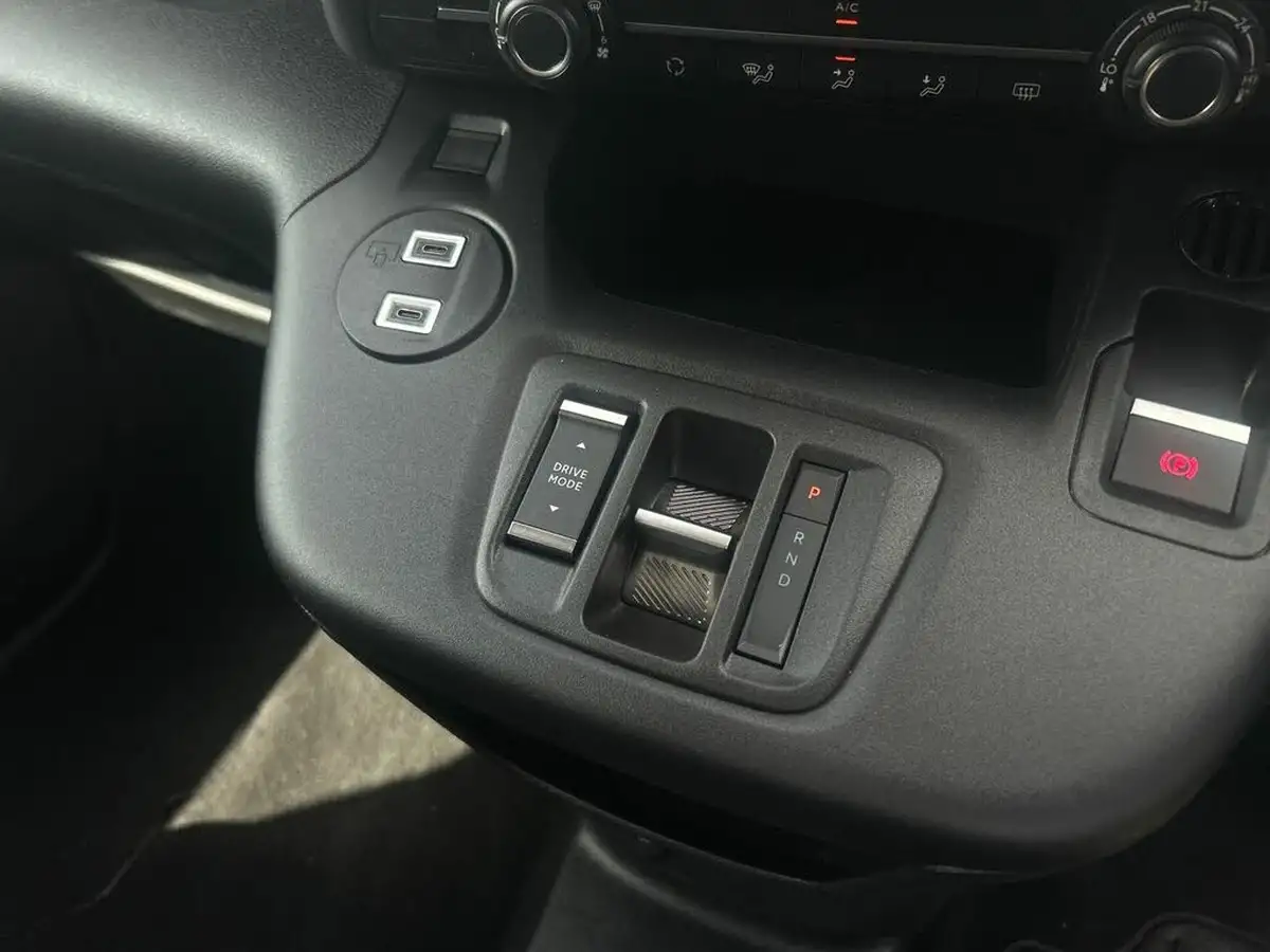 2024-vauxhall-combo-life-e-design-xl-big-27