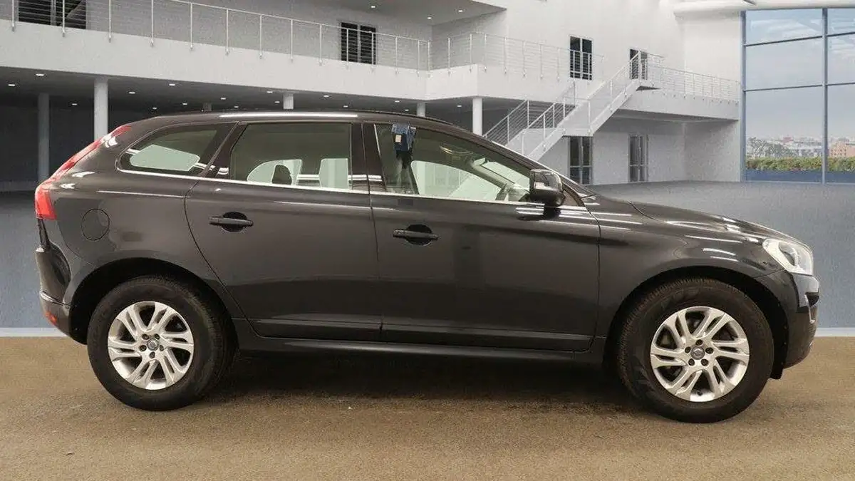 2017-volvo-xc60-20td-d4-se-geartronic-big-6