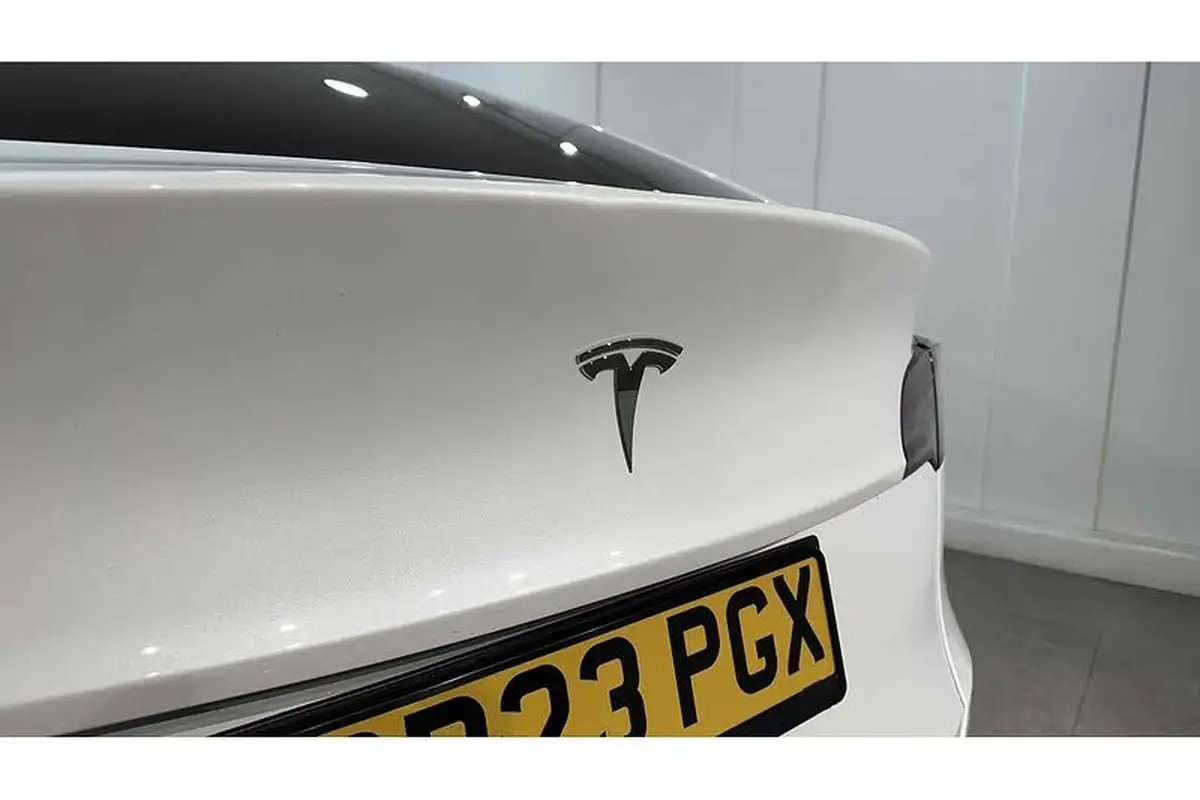 2023-tesla-model-y-e-rwd-big-13