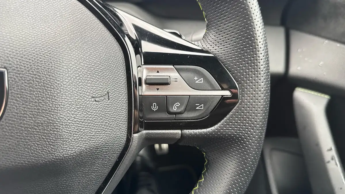 2023-peugeot-408-12-puretech-gt-130ps-ss-eat8-big-23