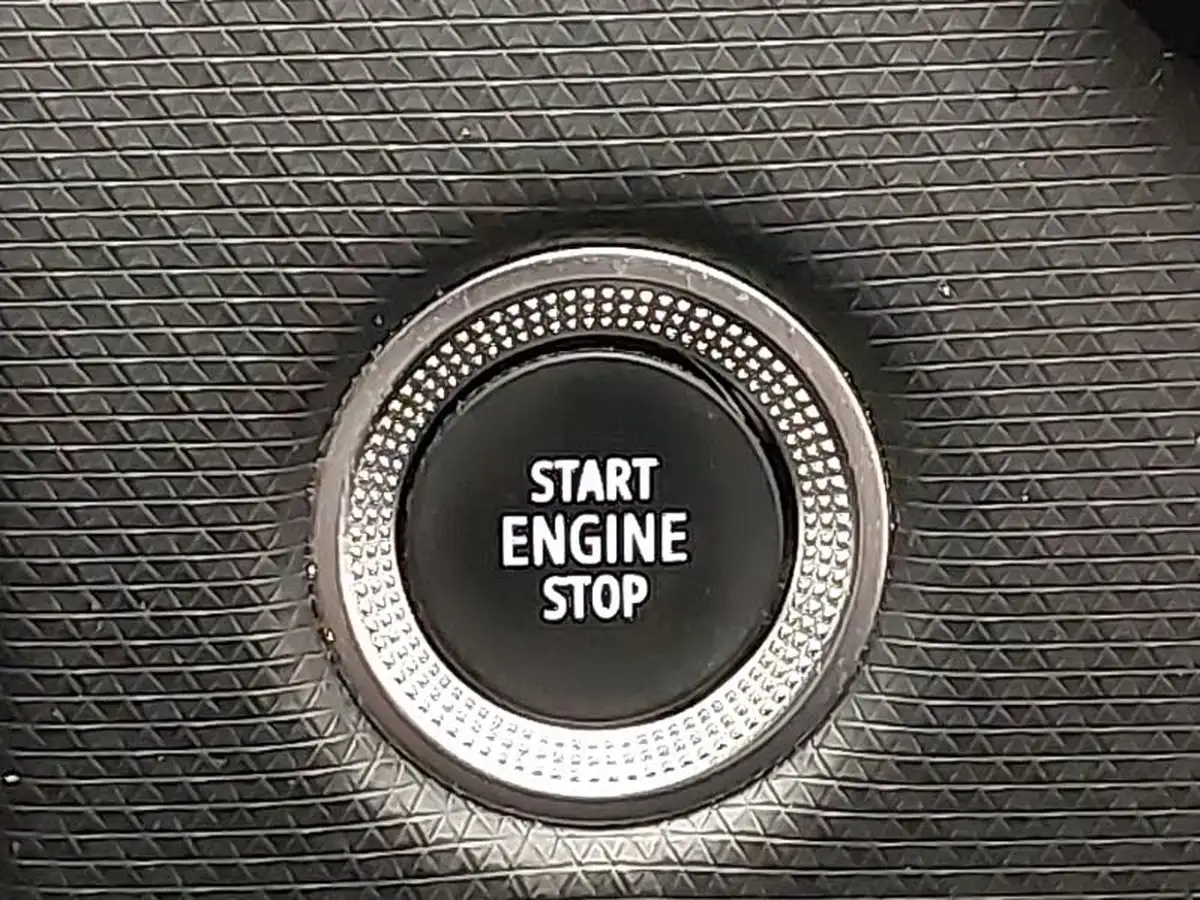 2020-renault-clio-10-sce-iconic-75bhp-big-18