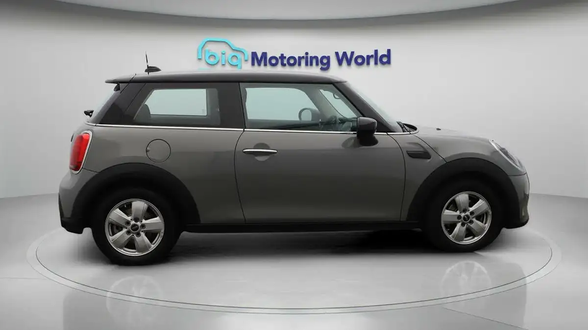 2022-mini-cooper-15-cooper-classic-hatchback-3d-auto-big-8