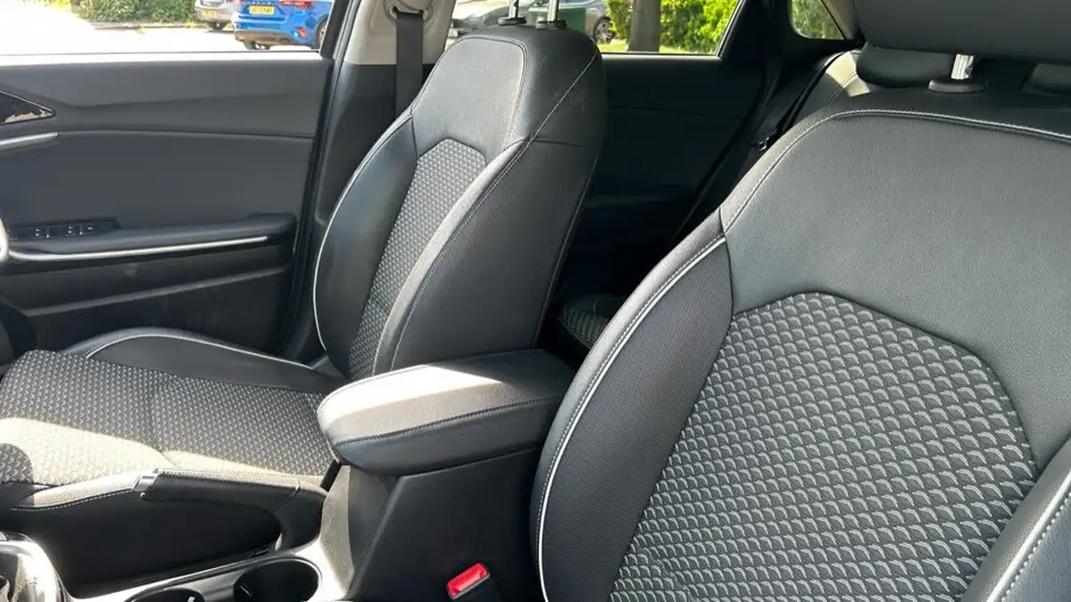 2022-kia-ceed-15-t-gdi-3-hatchback-big-12