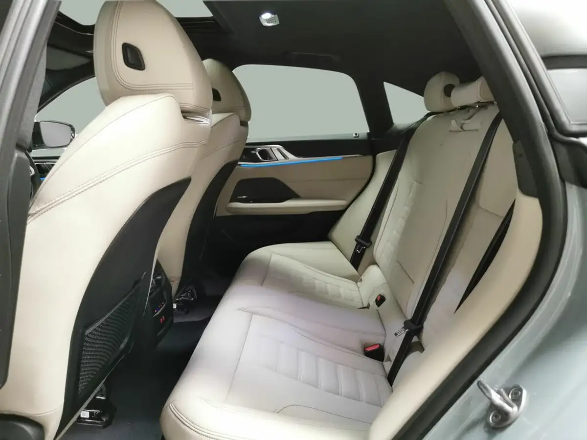 2023-bmw-i4-e-m50-big-33