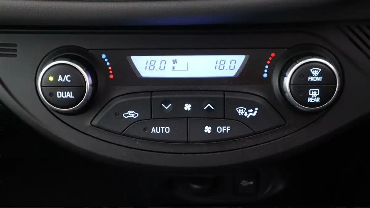 2018-toyota-yaris-15-vvt-i-icon-hybrid-big-11