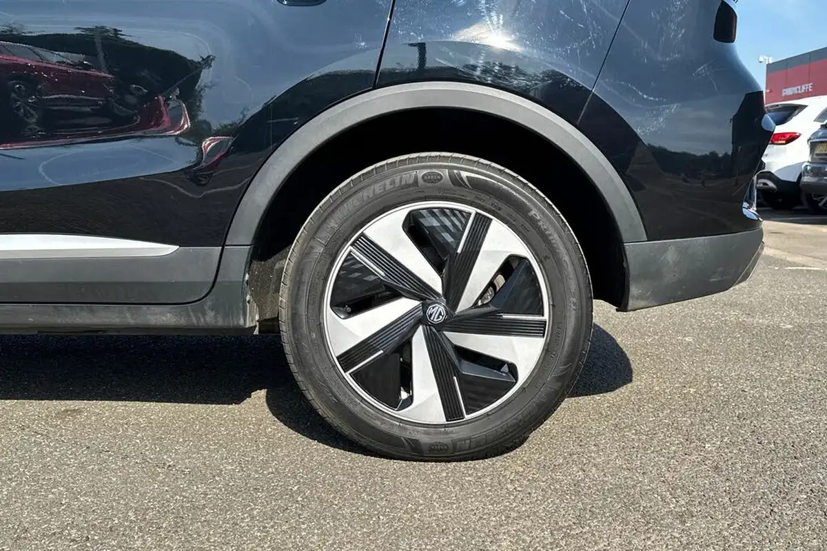 2022-mg-zs-suv-e-trophy-ev-156ps-long-range-big-16