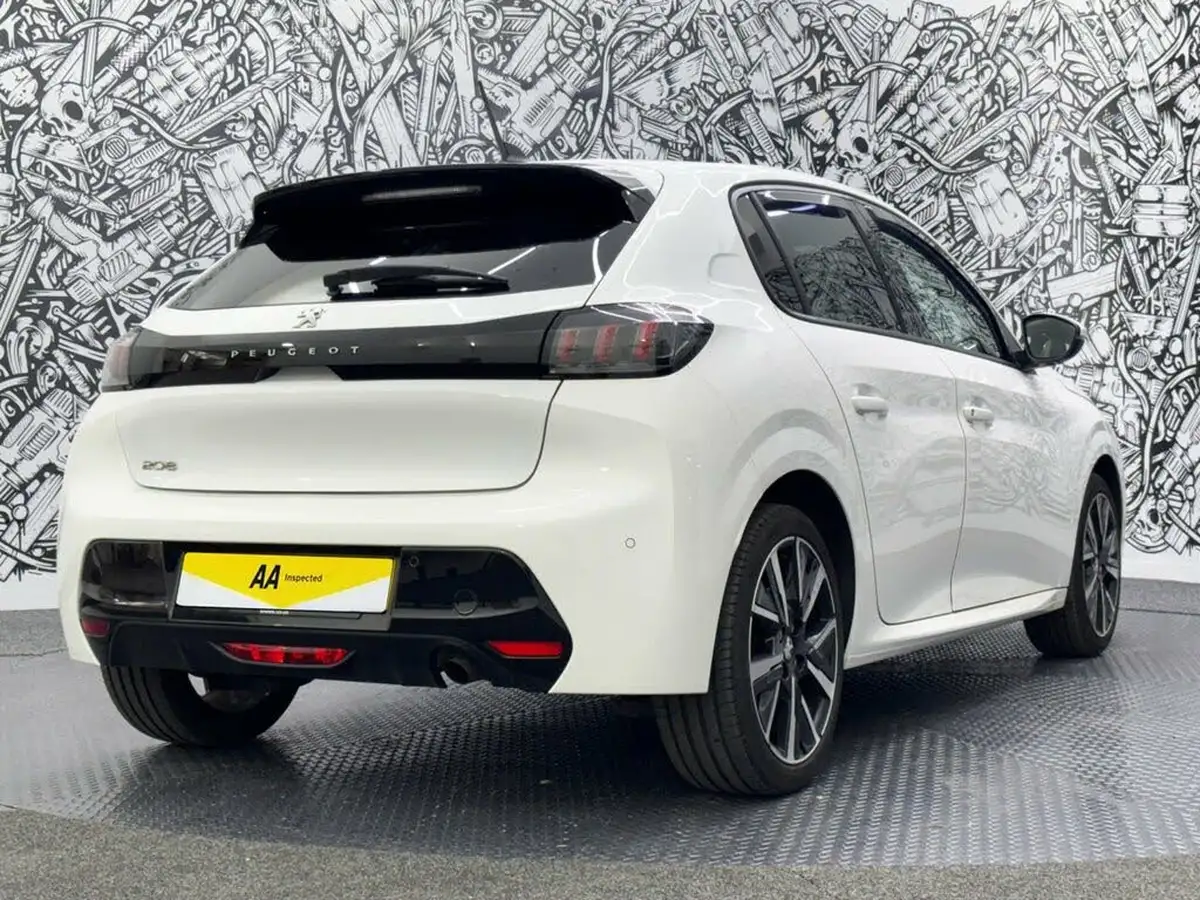 2020-peugeot-208-12-puretech-allure-100bhp-big-10