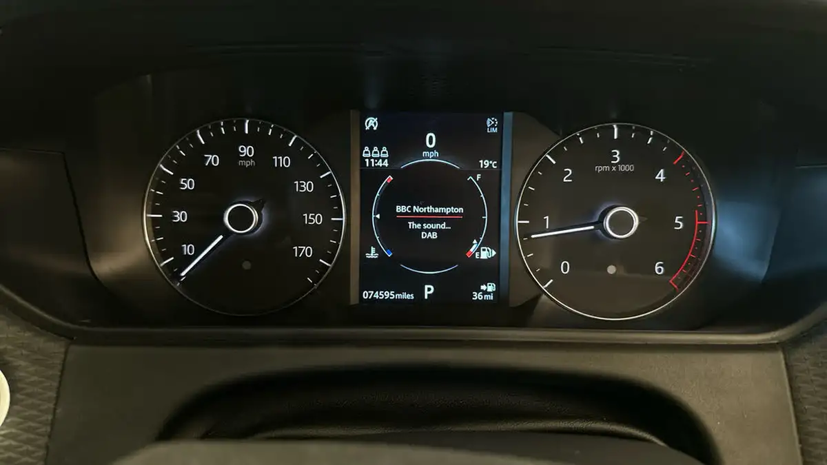 2018-land-rover-range-rover-velar-20-d180-velar-big-17