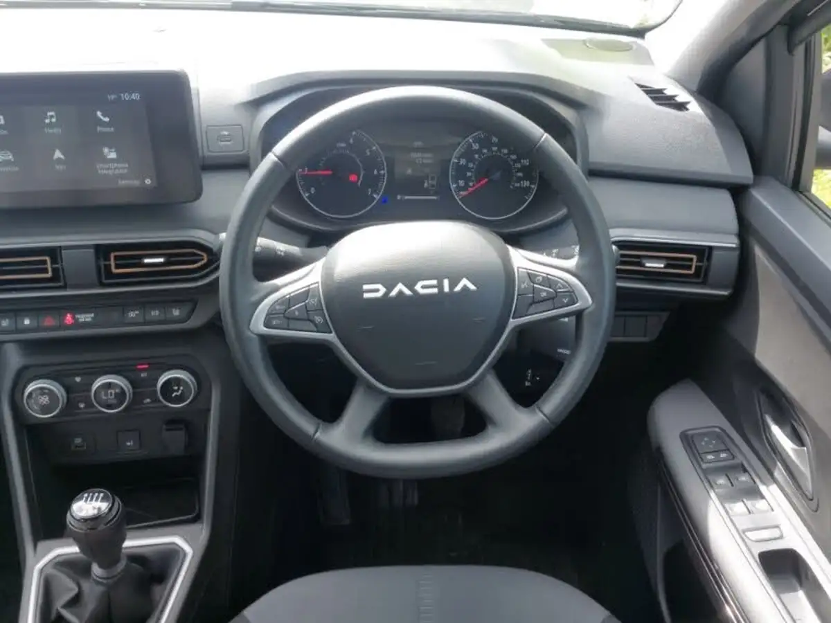 2024-dacia-sandero-stepway-10-tce-extreme-90bhp-big-6