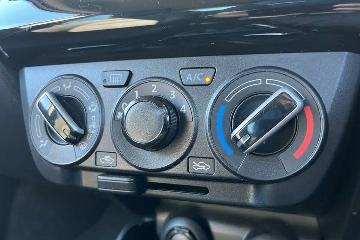2021-suzuki-swift-12-dualjet-sz-l-big-30