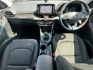 2017-hyundai-i30-16crdi-se-nav-110ps-blue-drive-hatchback-small-12