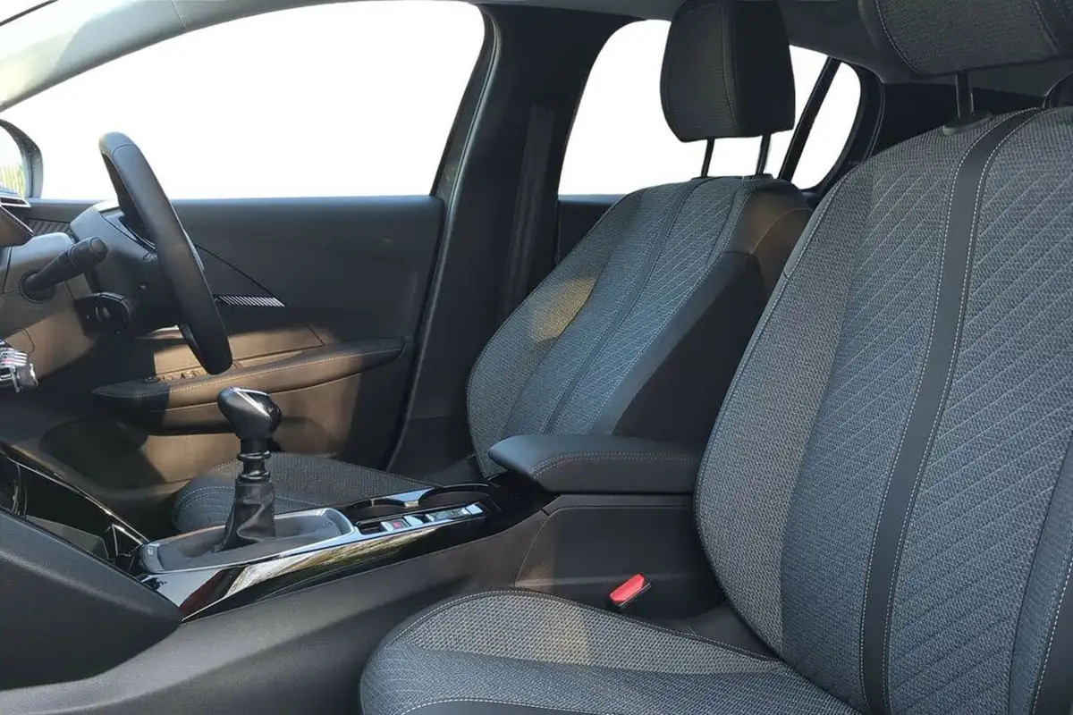 2025-peugeot-208-12-puretech-allure-big-15