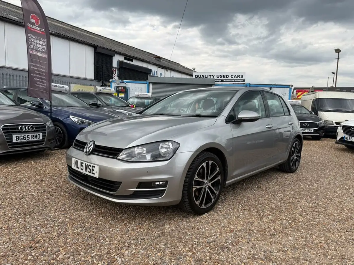 2015-volkswagen-golf-16tdi-match-105ps-bmt-ss-5d-big-3